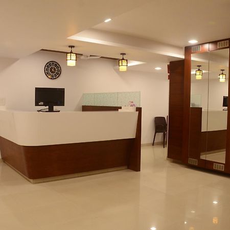 Hotel Ideal Vadodara Buitenkant foto
