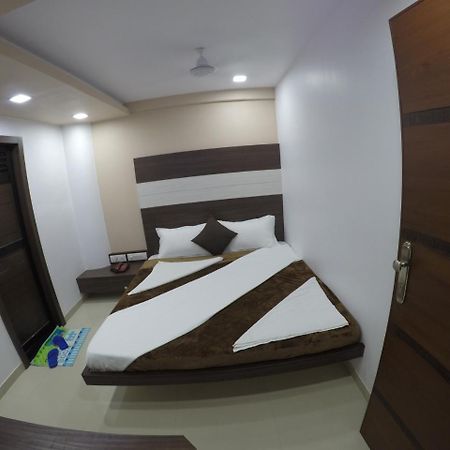 Hotel Ideal Vadodara Buitenkant foto