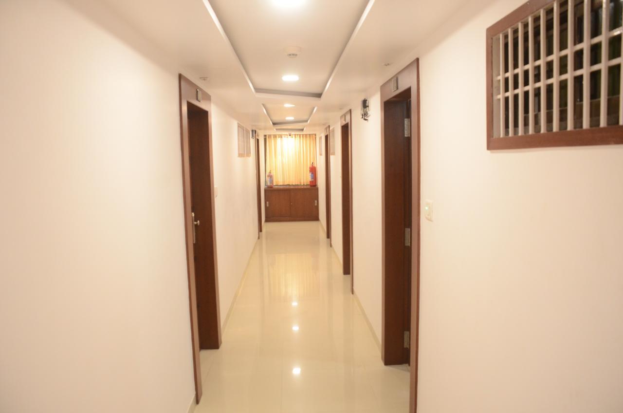 Hotel Ideal Vadodara Buitenkant foto