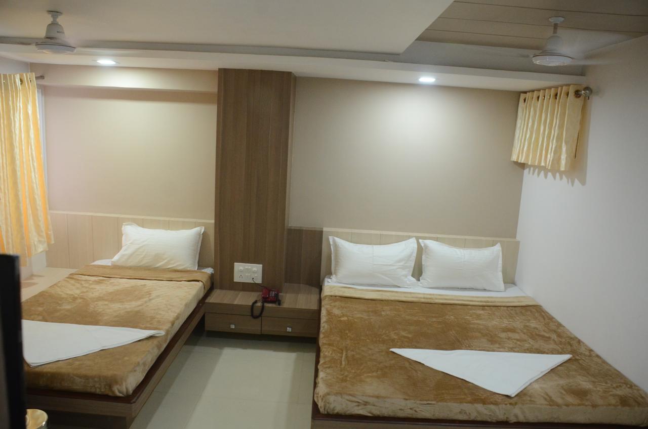 Hotel Ideal Vadodara Buitenkant foto