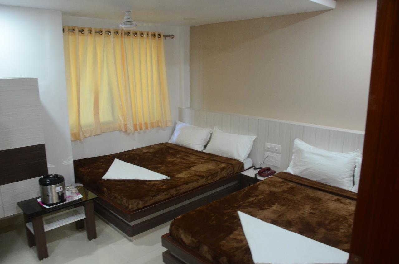 Hotel Ideal Vadodara Buitenkant foto