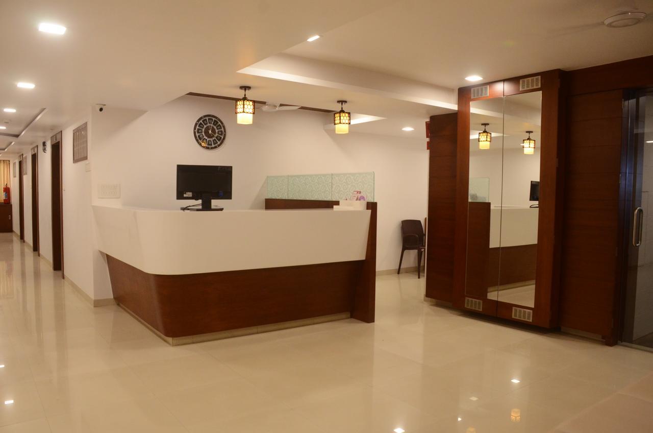 Hotel Ideal Vadodara Buitenkant foto
