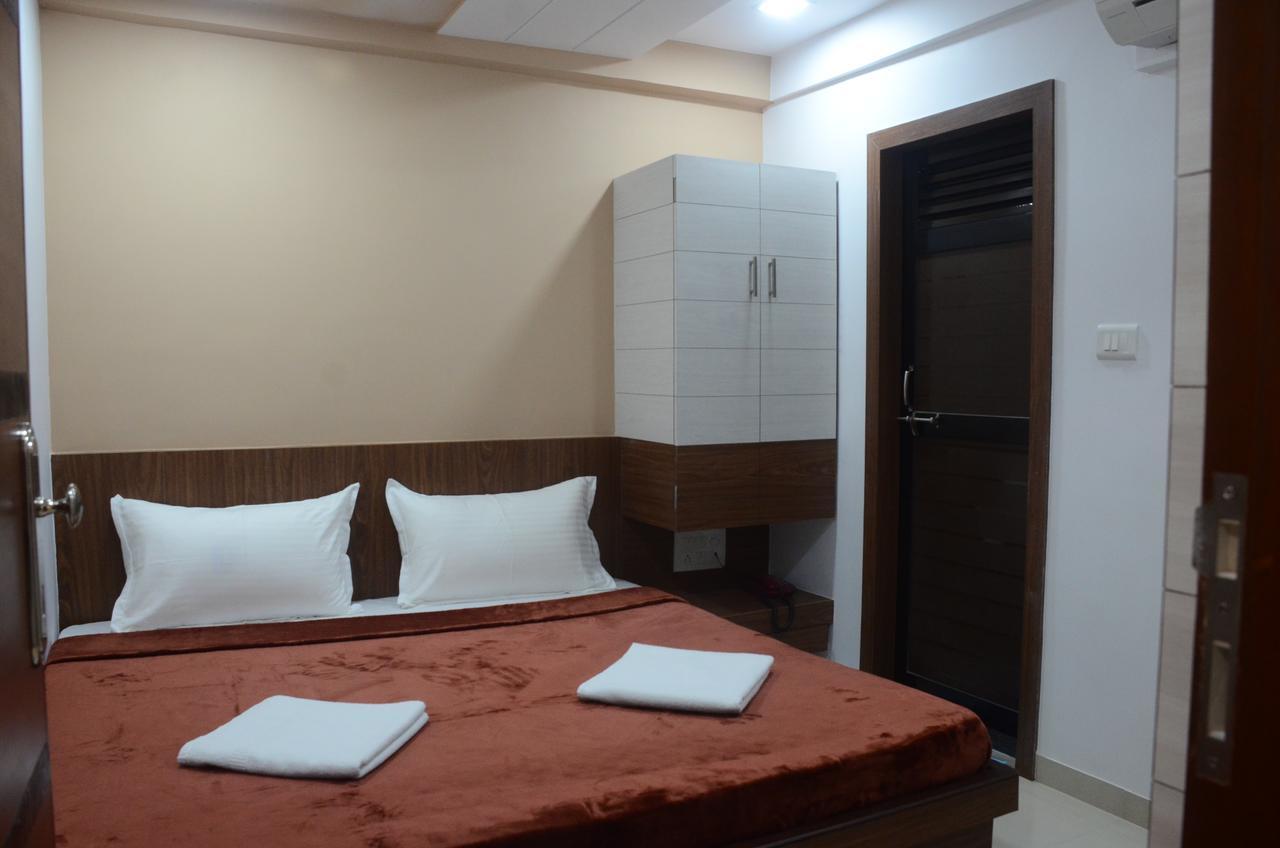 Hotel Ideal Vadodara Buitenkant foto